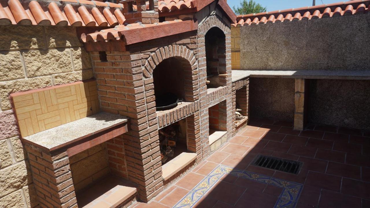 Chalet Relax Luxury Navas del Rey Exterior photo