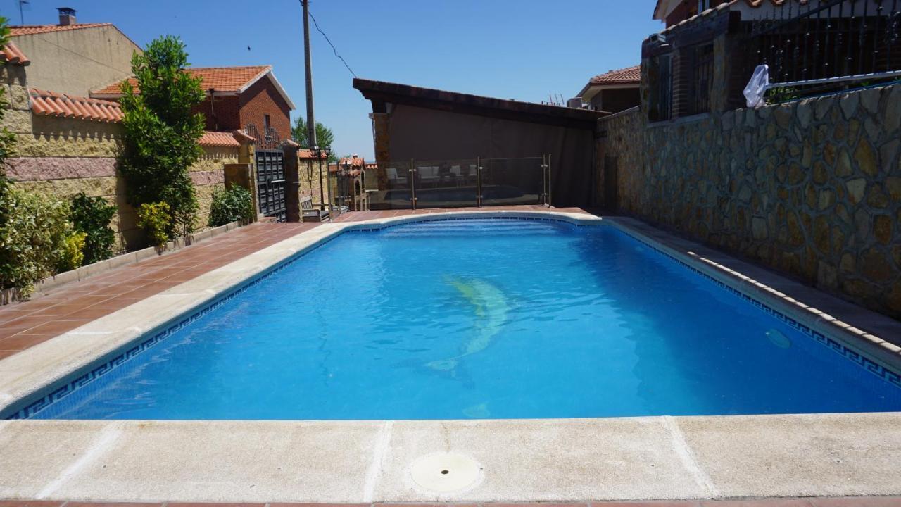 Chalet Relax Luxury Navas del Rey Exterior photo