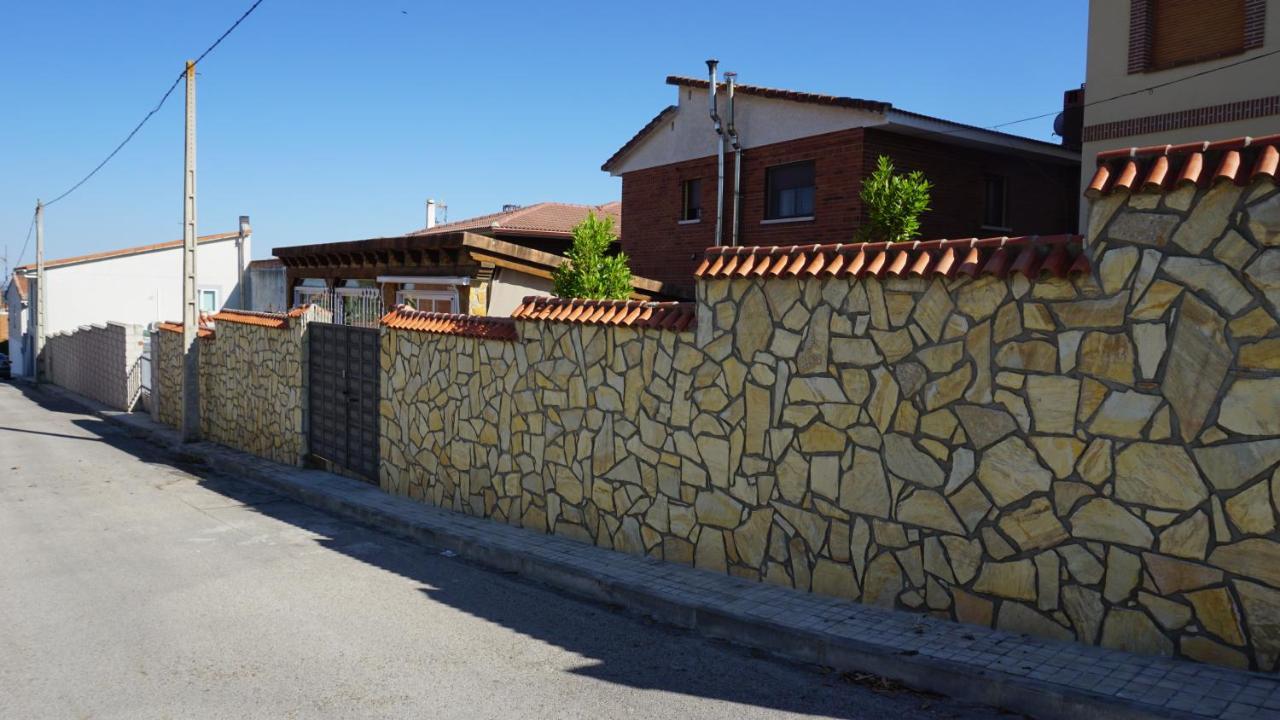 Chalet Relax Luxury Navas del Rey Exterior photo