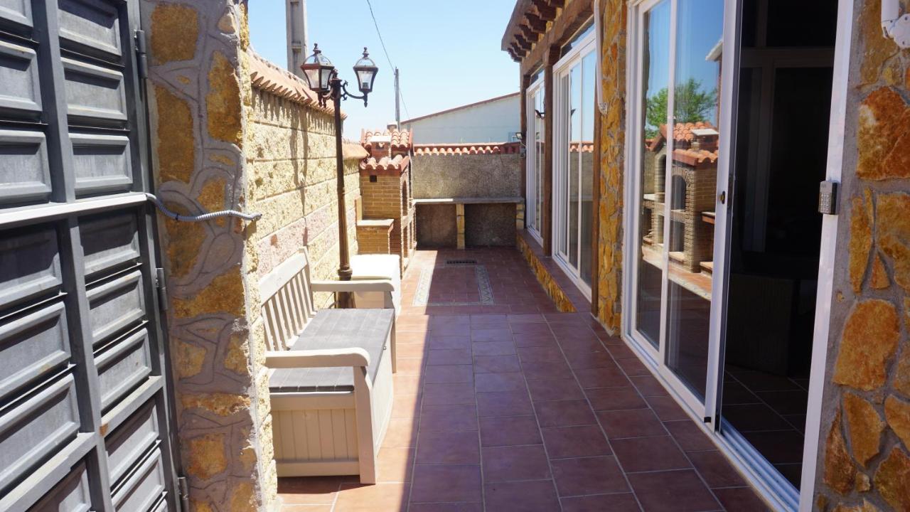 Chalet Relax Luxury Navas del Rey Exterior photo