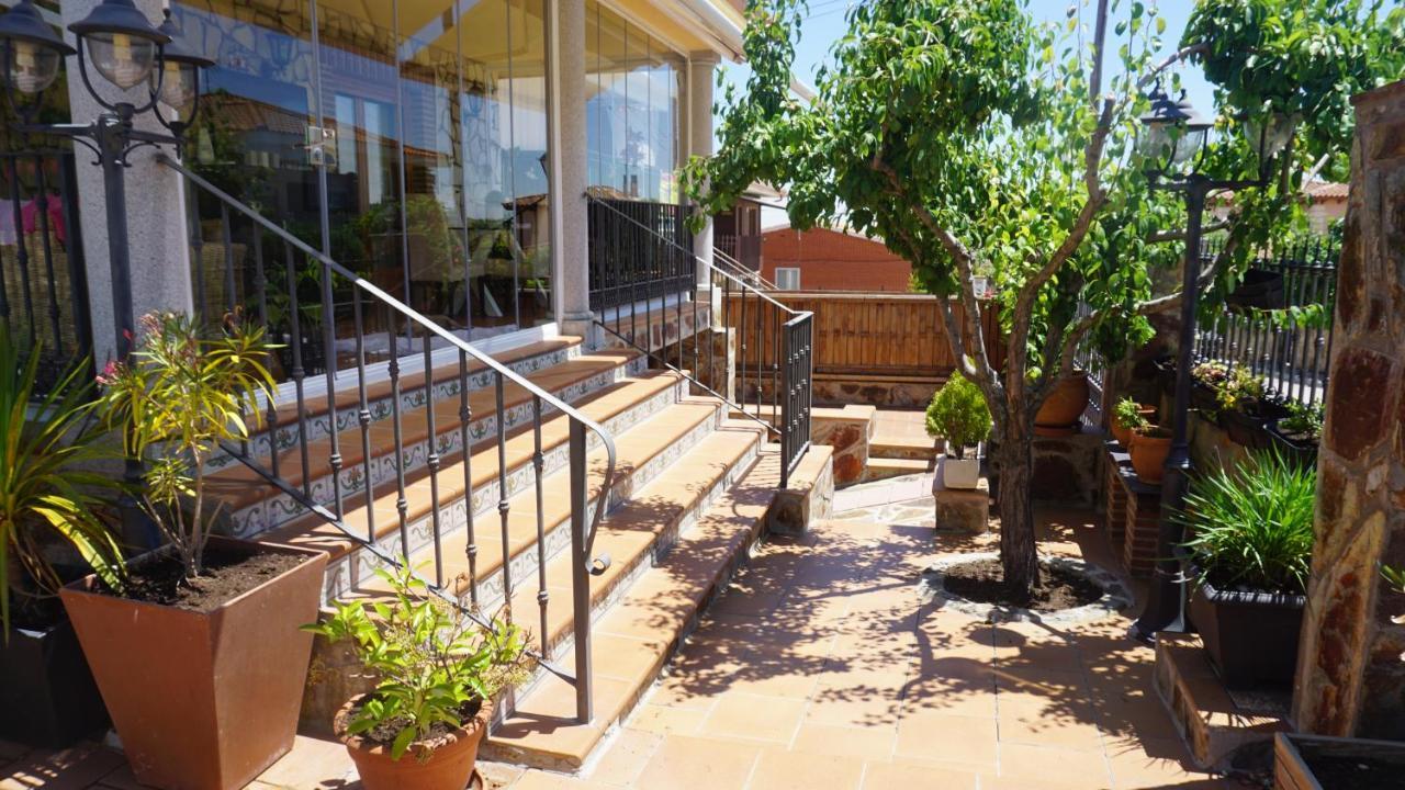 Chalet Relax Luxury Navas del Rey Exterior photo